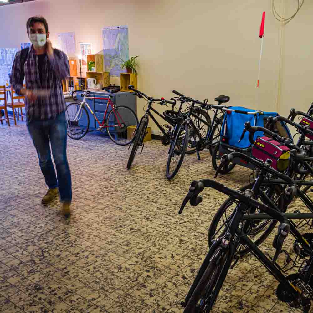 There are several bicycles in one room for cycling in brussels